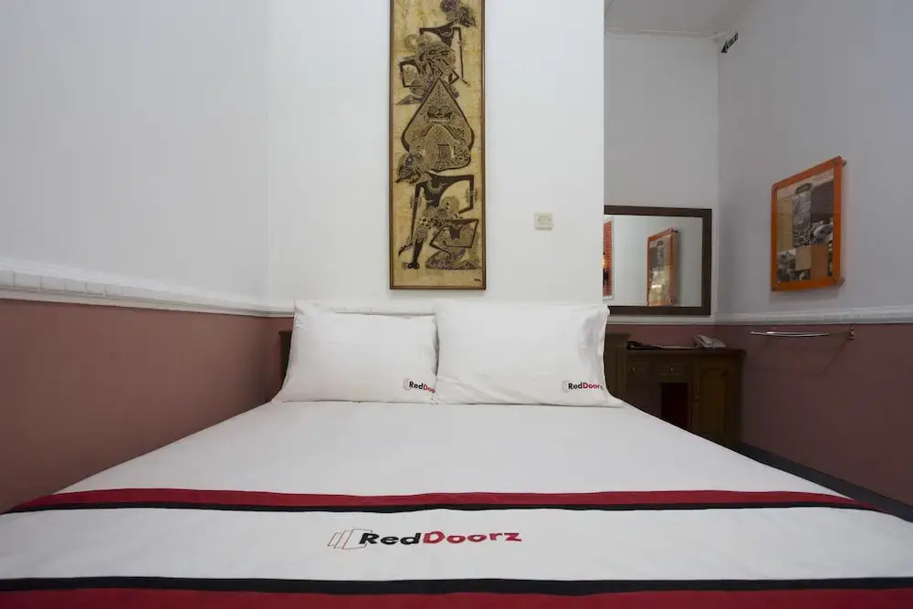 RedDoorz near Terminal Condong Catur 2