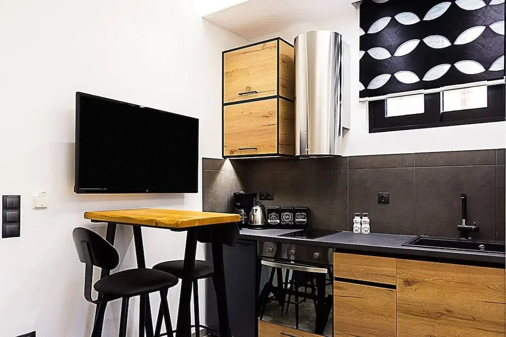 Centrally located studio next to Syntagma sq.