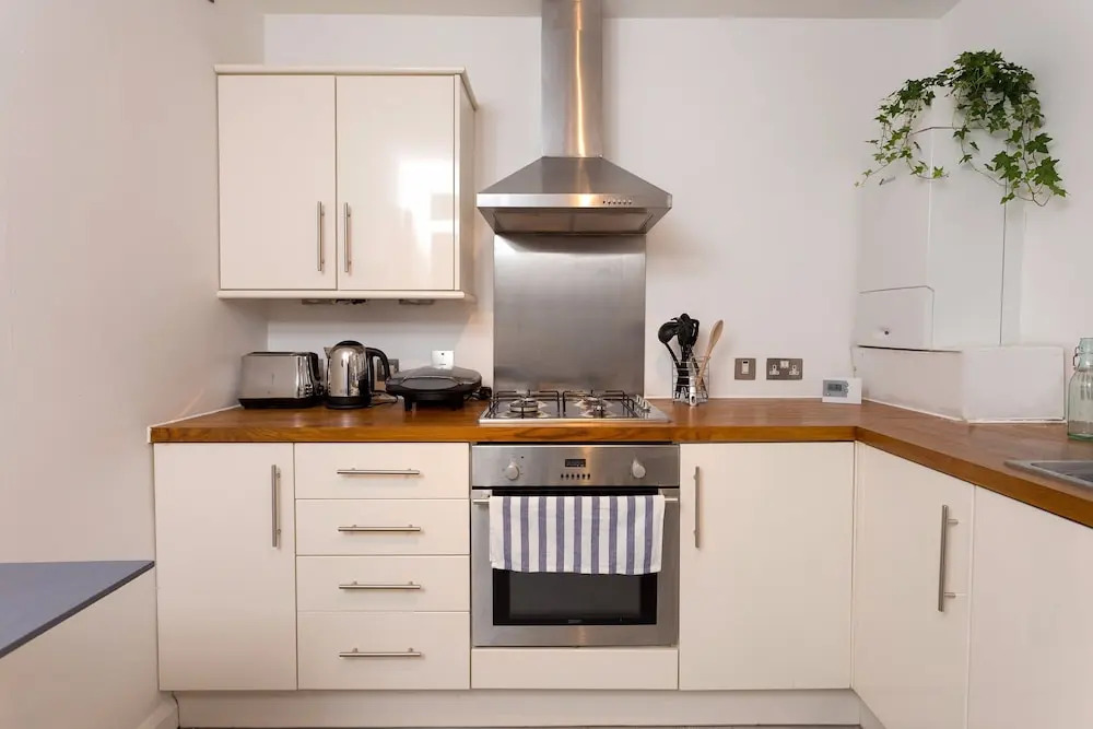 3 Bedroom Flat next to Victoria Park Sleeps 6