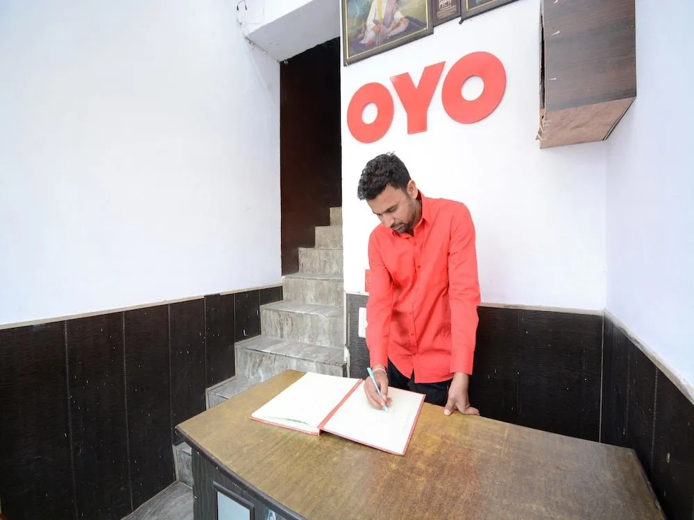 Oyo 30943 Hotel Tourist