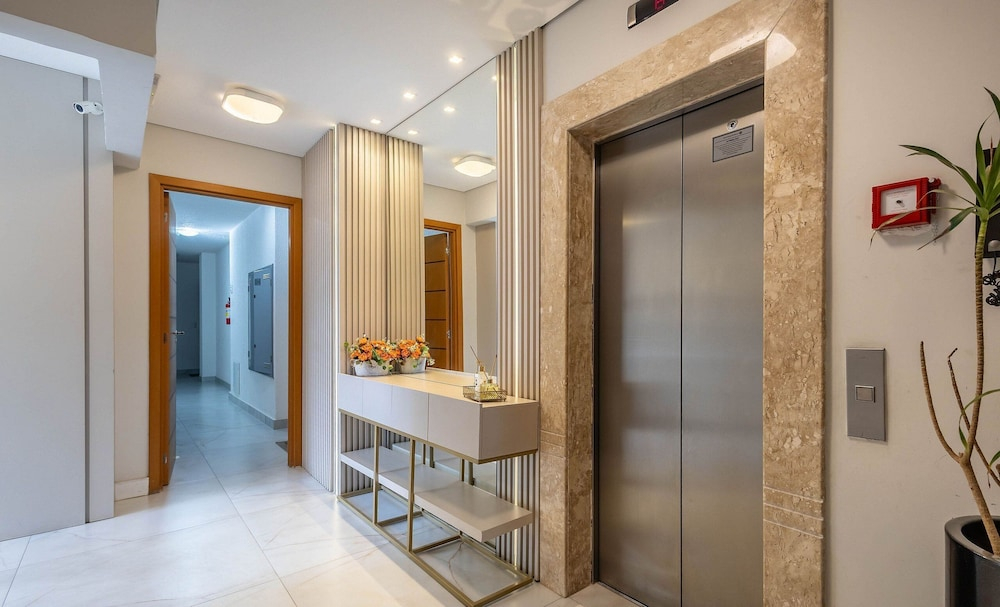Apt w/ BBQ & Balcony, 400m From the Beach Leaa0506