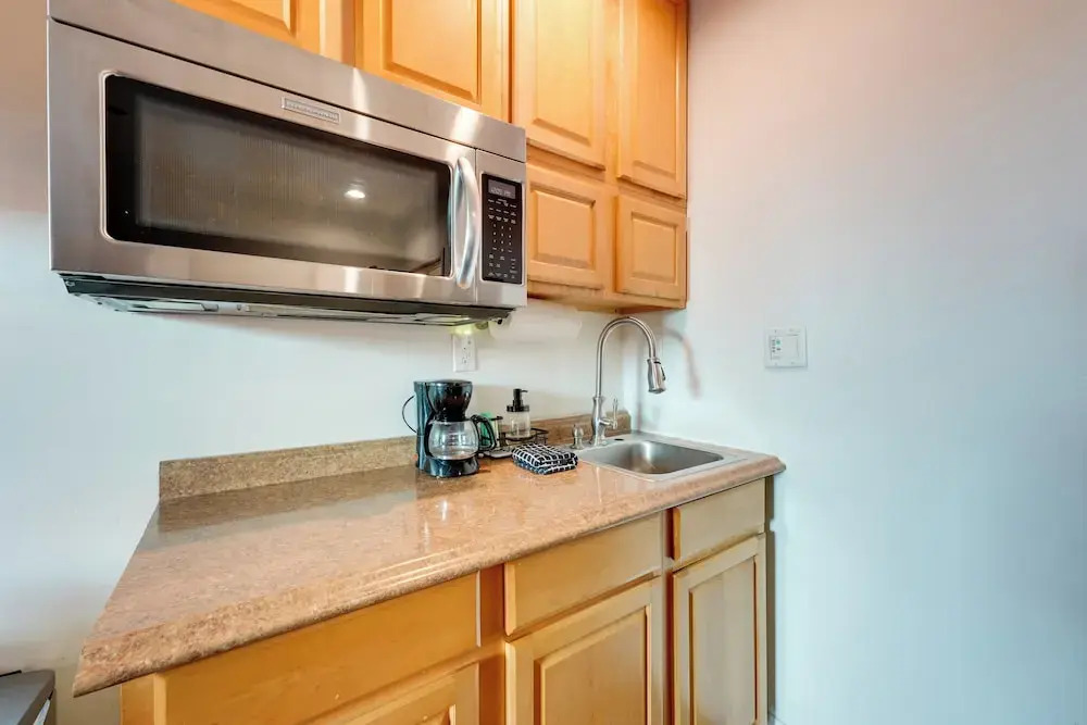 Fish & Kayak: Palm Harbor Studio w/ Pool Access!