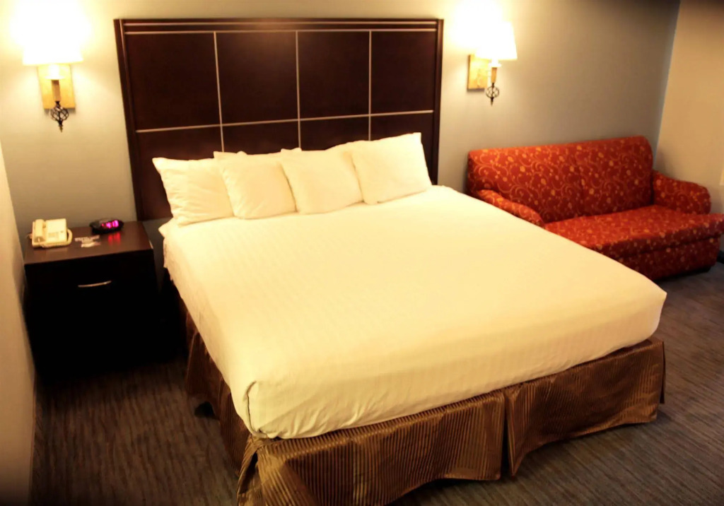 The Buena Park Hotel & Suites
