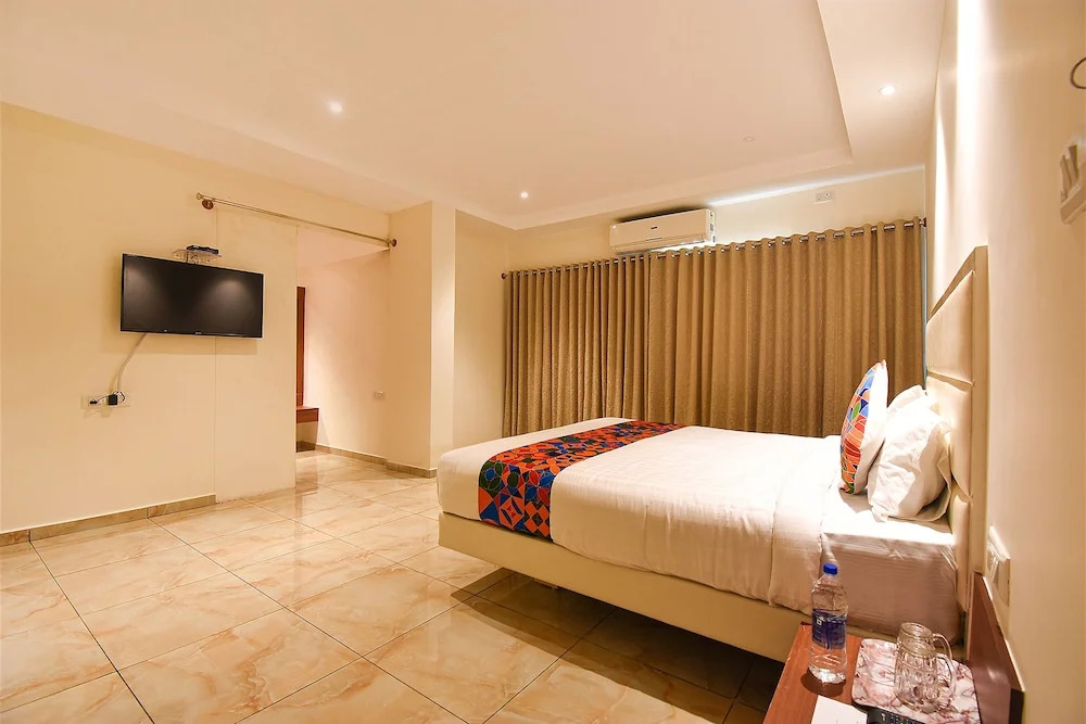 Fabhotel High Rise