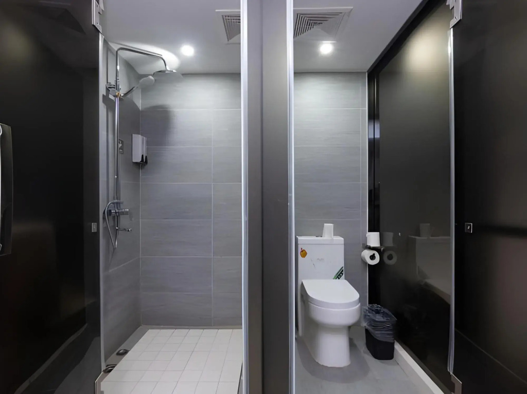 Shanghai Kuke Zhishang Hotel (Nanjing West Road Subway Station Store)