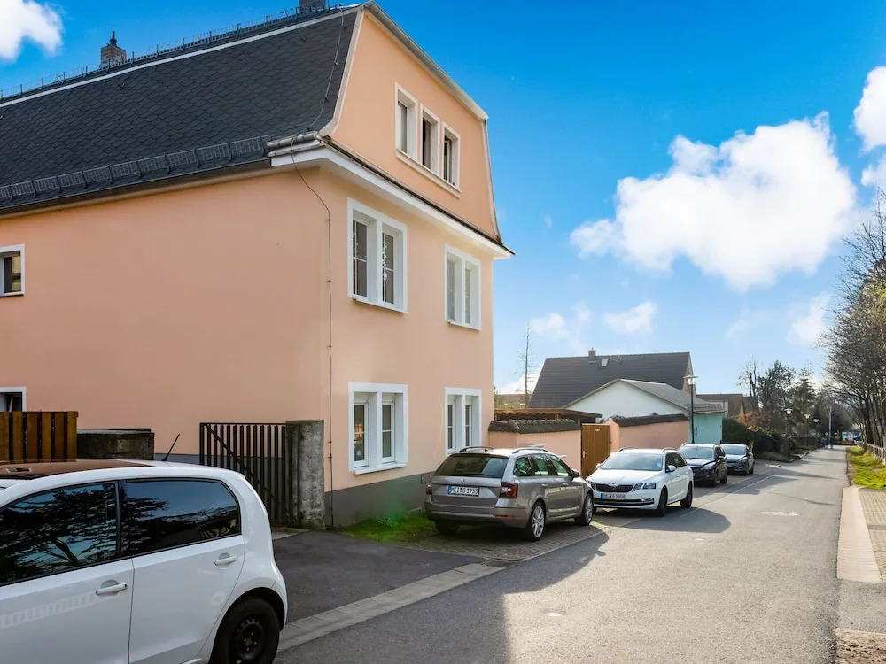 Vibrant Apartment in Coswig near River