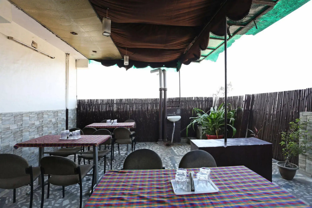 FabHotel Delhi Continental