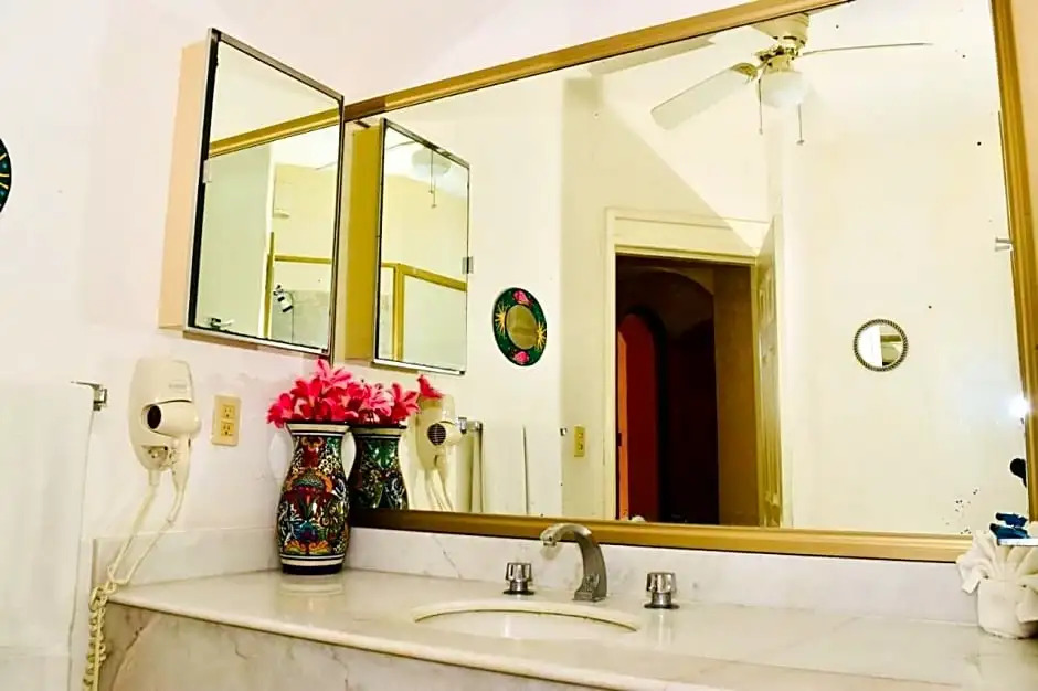 VILLA PARA 5P 4A 1M dentro del Hotel a un lado del Krystal IXTAPA Con Playa WiFi