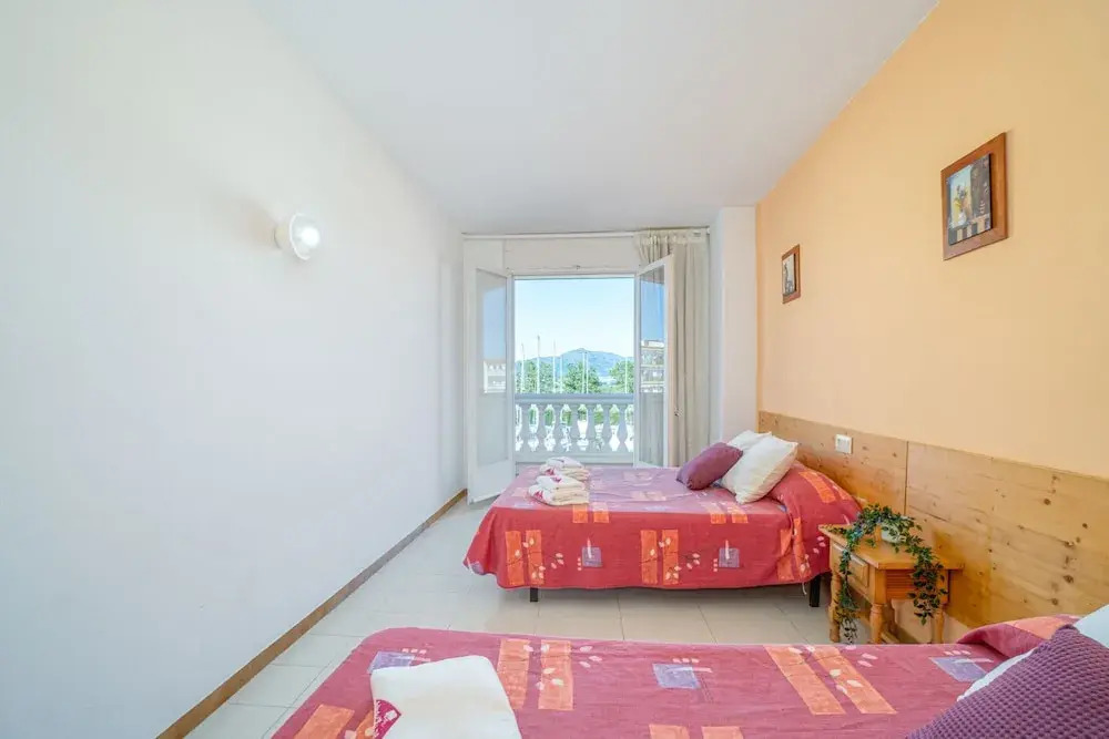 Terrace Apartment Near the Beach
