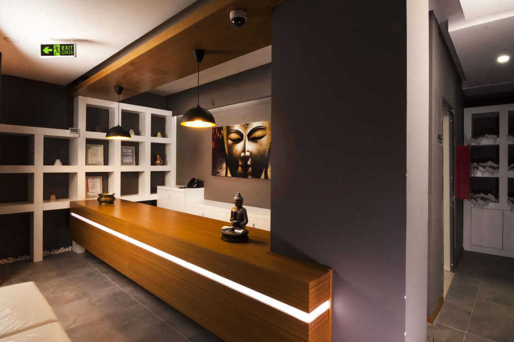 MAJURA HOTEL BUSINESS