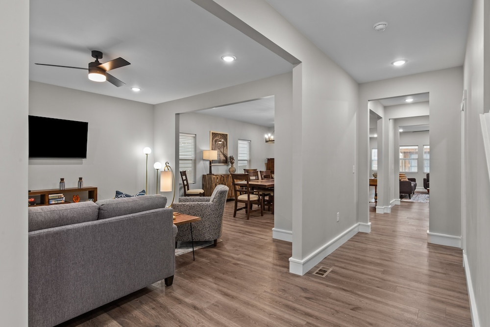 3323: Uptown Elegant Escape by JZ Vacation Rentals