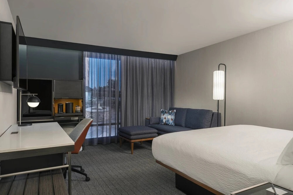 Courtyard By Marriott Lake City