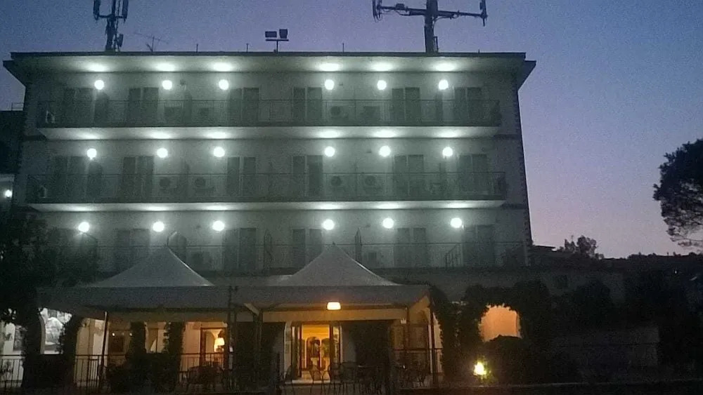 Tennis Hotel