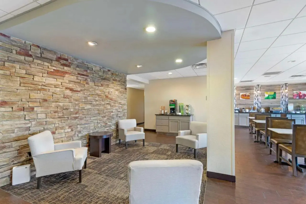 Holiday Inn Express Valley W Point Area
