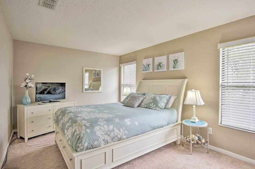 Disney Villa with Game Room and Pool - 10 Mi to Parks!