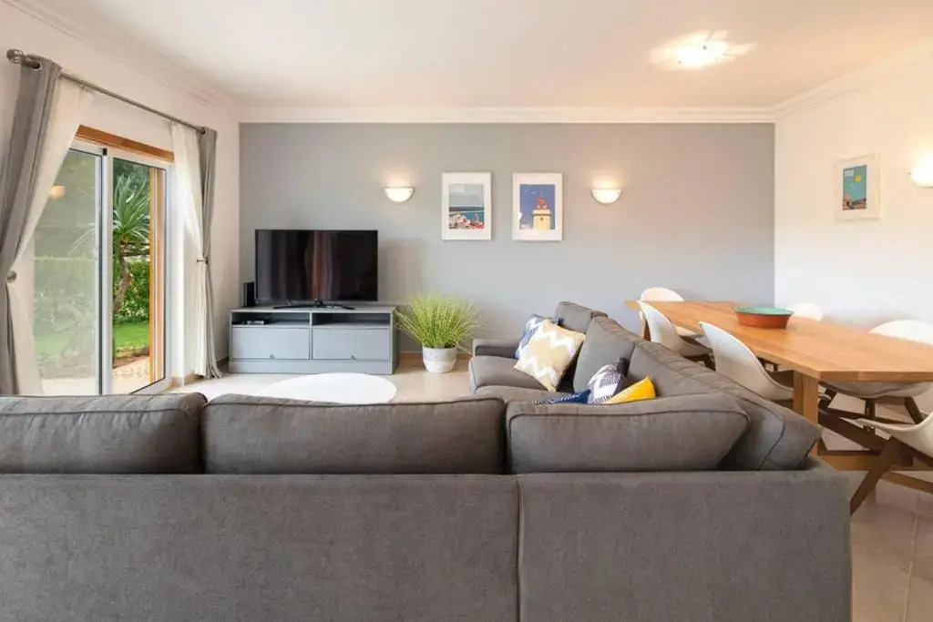 Luxury apartment with free use of pool, gym and spa