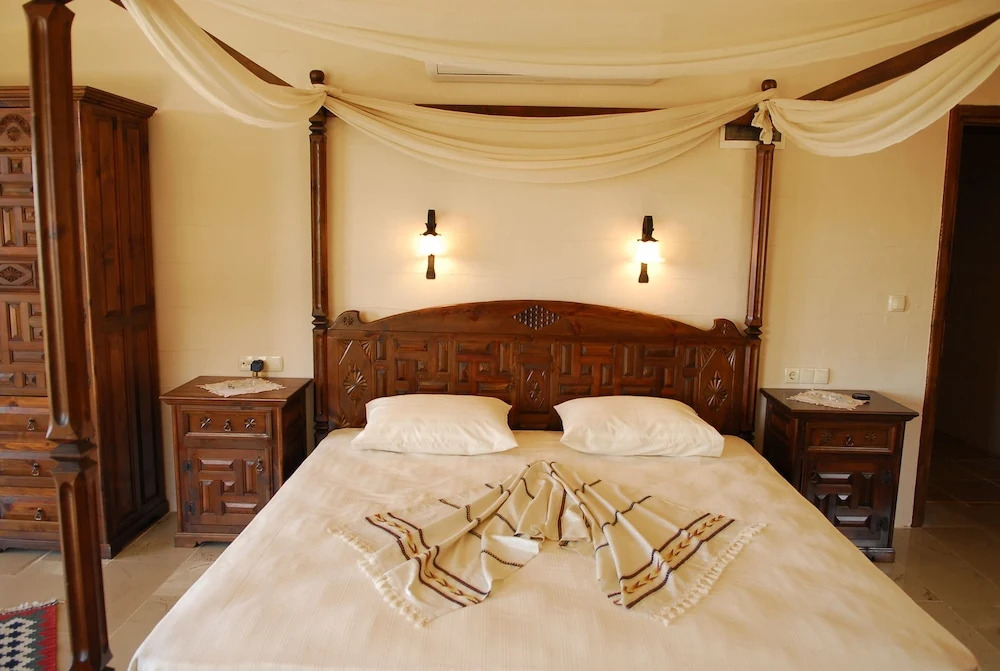 An unspoilt setting, luxurious surroundings and a warm, personal welcome