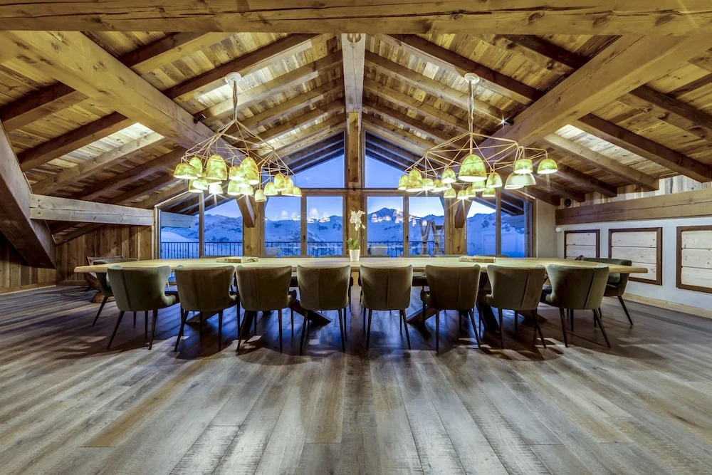 Luxury 8 bedrooms apartment, 380 sq.m. at 2551m. altitude