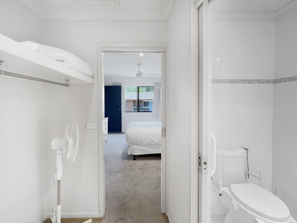 Beachside 3-bed Apartment With Garage Parking
