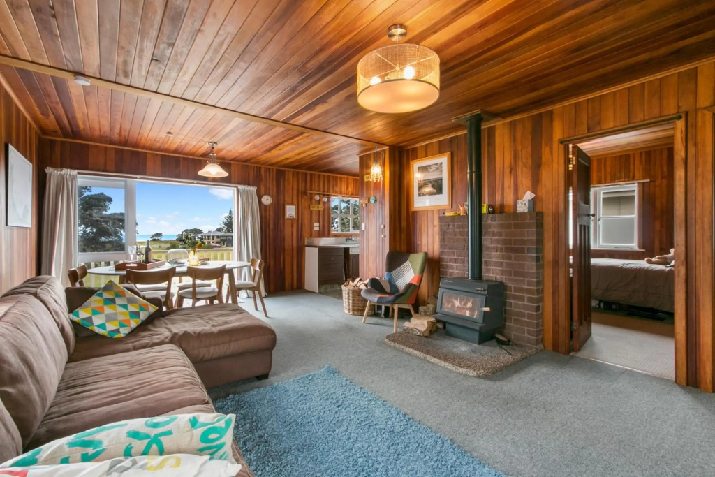 Waihi Charm - Waihi Beach Holiday Home