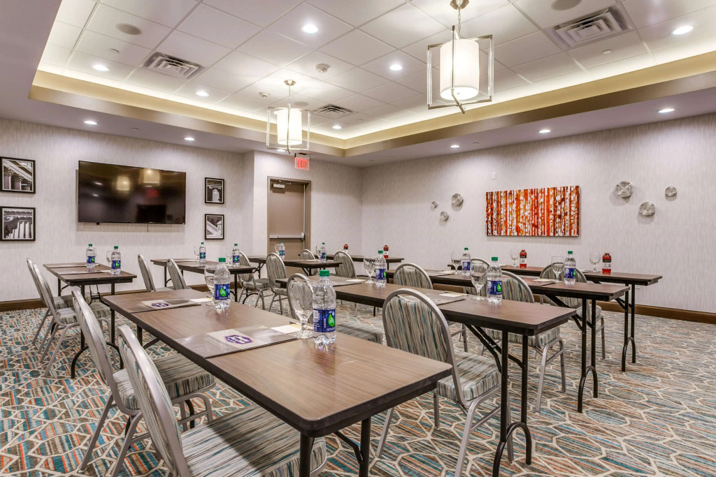 Hampton Inn & Suites Dallas-Central Expy/North Park Area