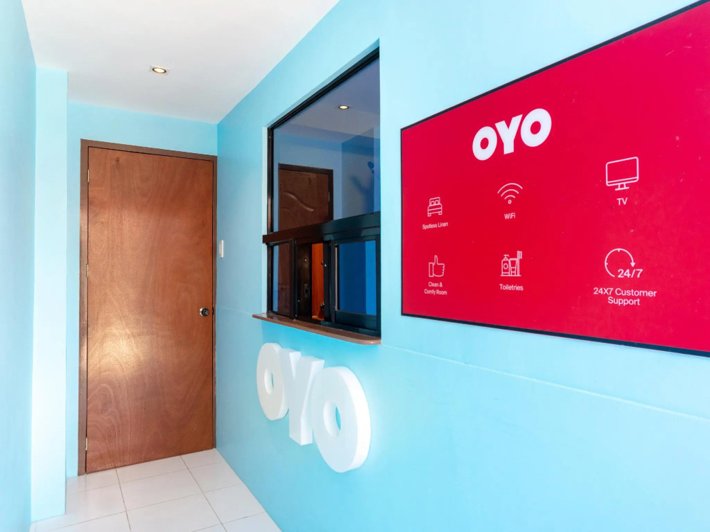 OYO 530 Yellow Pad - Vaccinated Staff