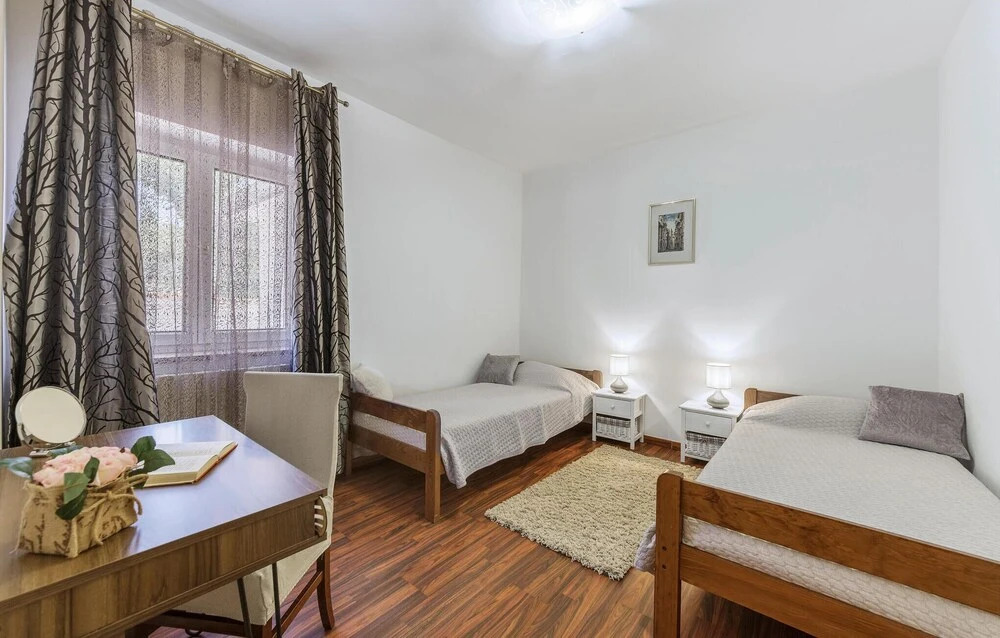 2 Bedroom Beach Front Home In Vabriga