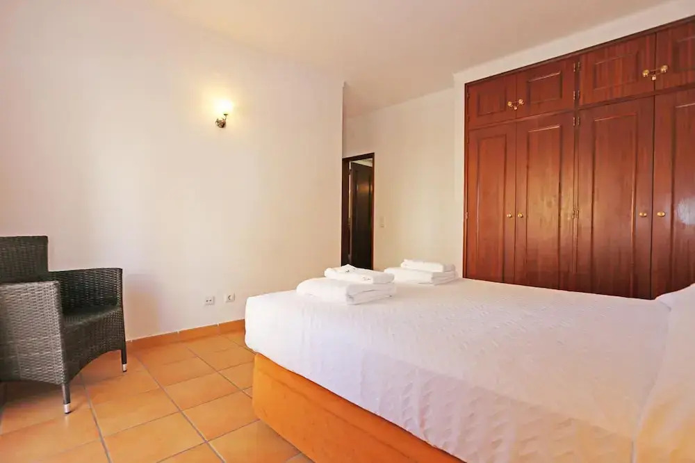 EE 01 - Bedroom 1 in Rossio Entrance Guesthouse
