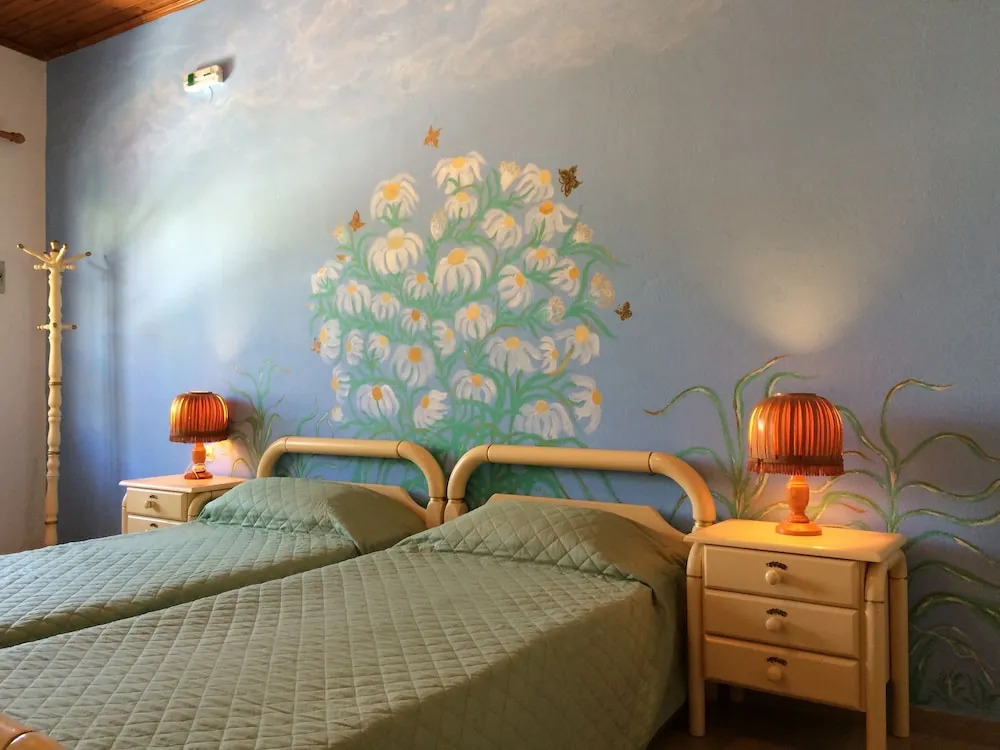 Elenas Seaside Apartments & Studios