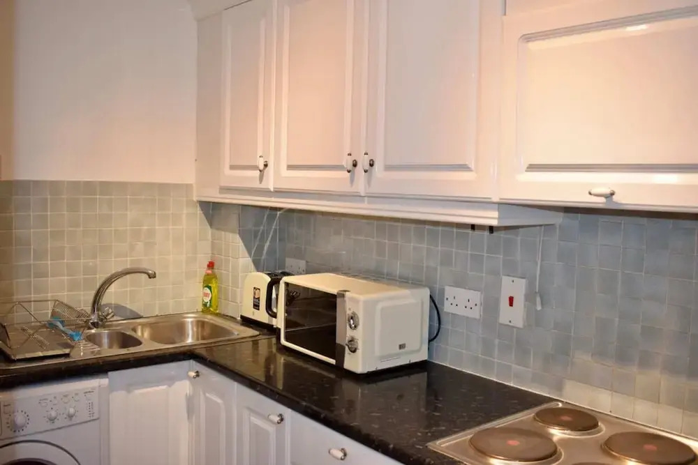 2 Bed Historical Christchurch With Parking