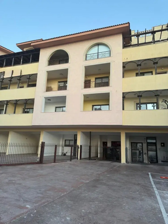 2 Bed Townhouse Sleeps 4 - Pool - Patio & Balcony