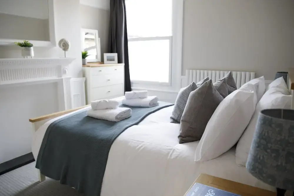 The Grove Apartment With Free on Street Parking