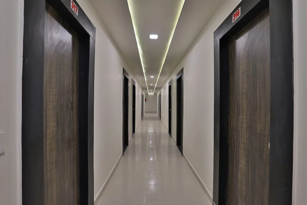 OYO 26476 Hotel Meridan Palace