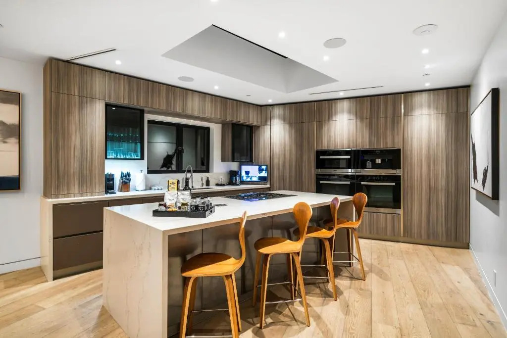 Modern Smart Home With Spectacular Views