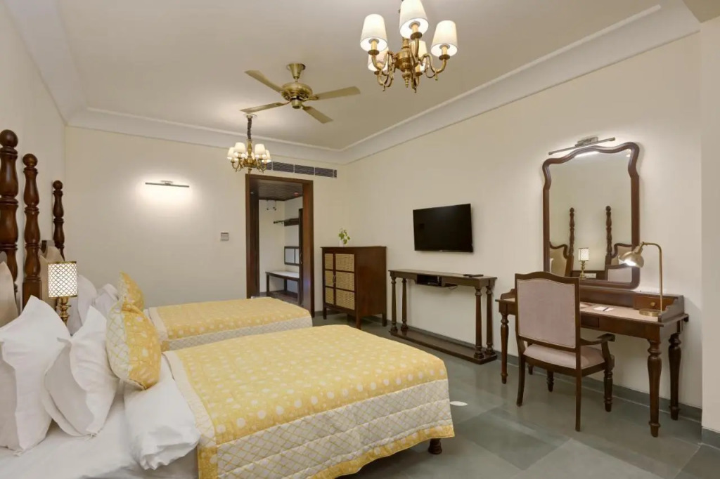 Brahma Niwas - Luxury Lake View Hotel with Infinity Pool, Udaipur