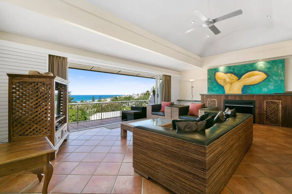 12 Cascades Top Floor Apartment In Prime Position