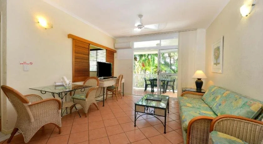 Retro Port Douglas Apartments