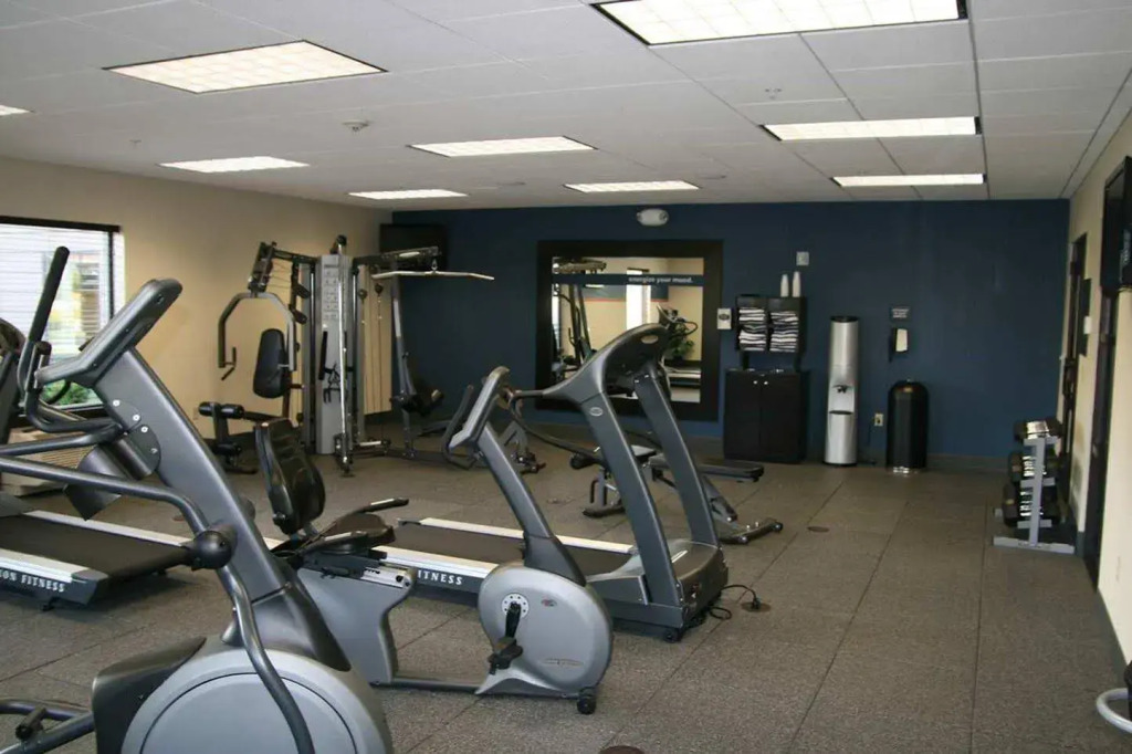 Hampton Inn & Suites Warren