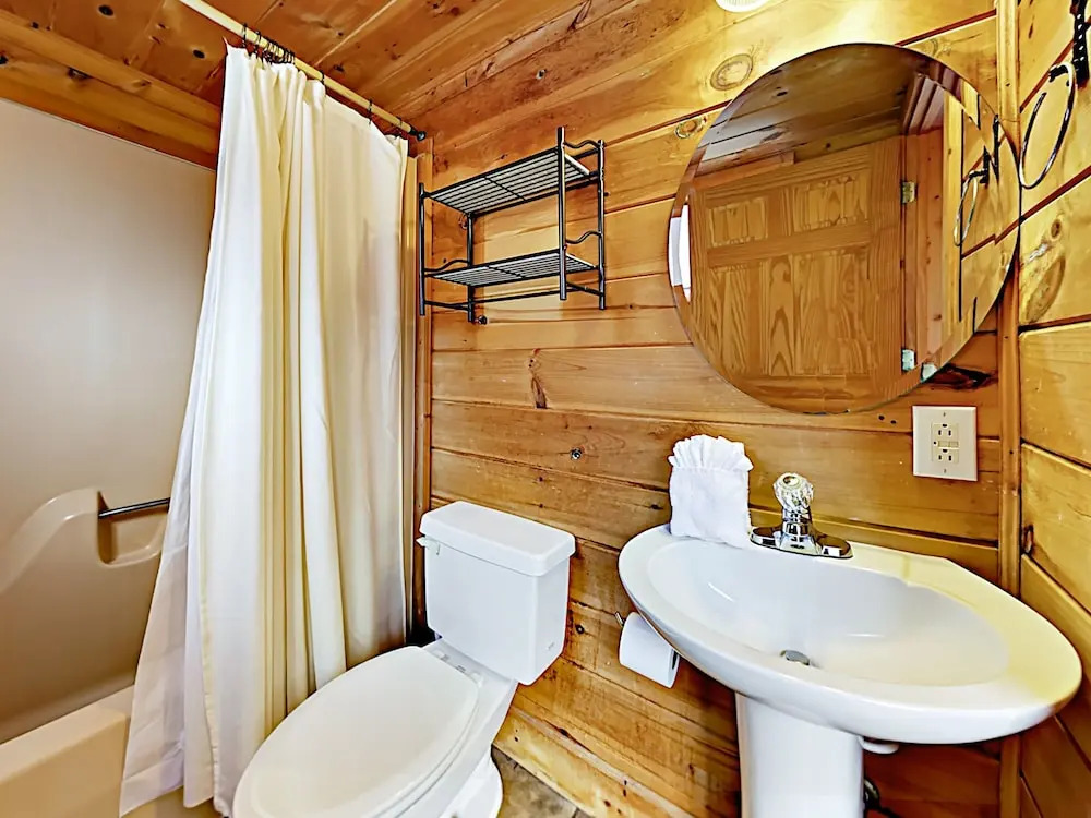 Chalet W/ Epic Mountain Views & Hot Tub 3 Bedroom Cabin