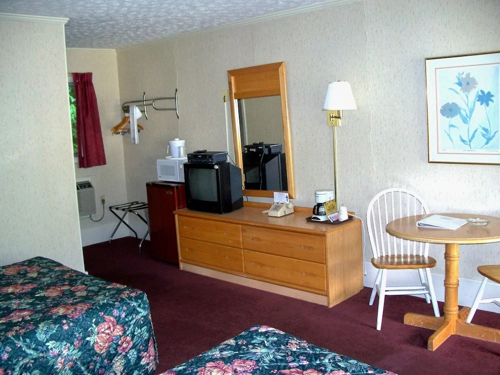 Castlewood Inn