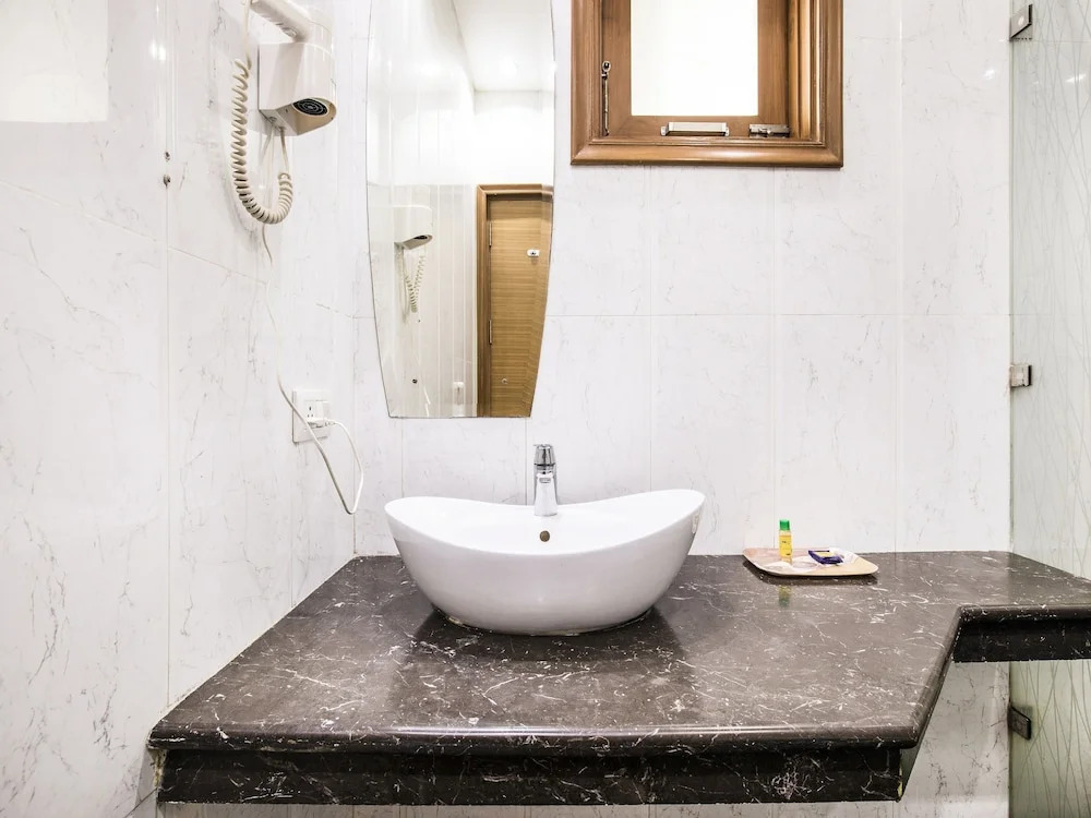 FabHotel GRD DLF Square