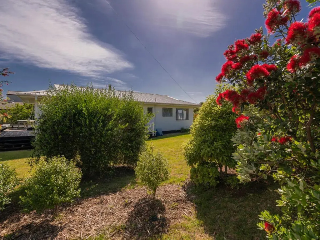 Silver Sands - Cooks Beach Holiday Home