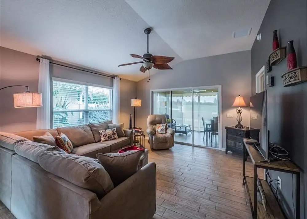 Vestridge Ave 3490 by White Pelican VR