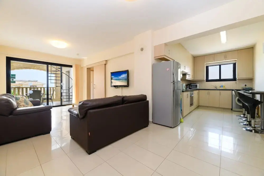 Private Roof Top Terrace Overlooking Pool in Pyla