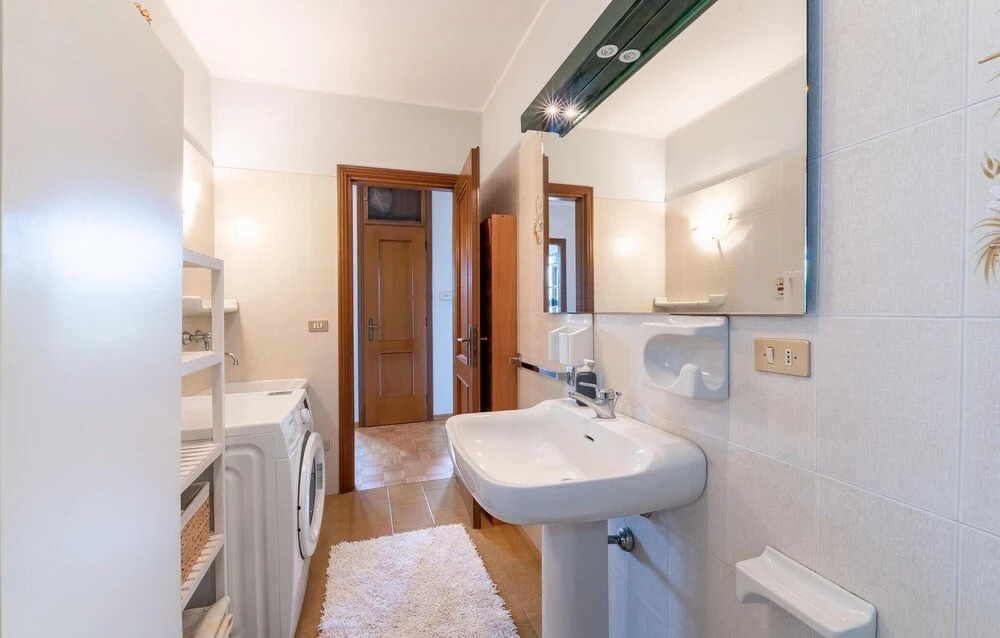 Awesome Home in Desenzano del Garda With Wifi and 3 Bedrooms
