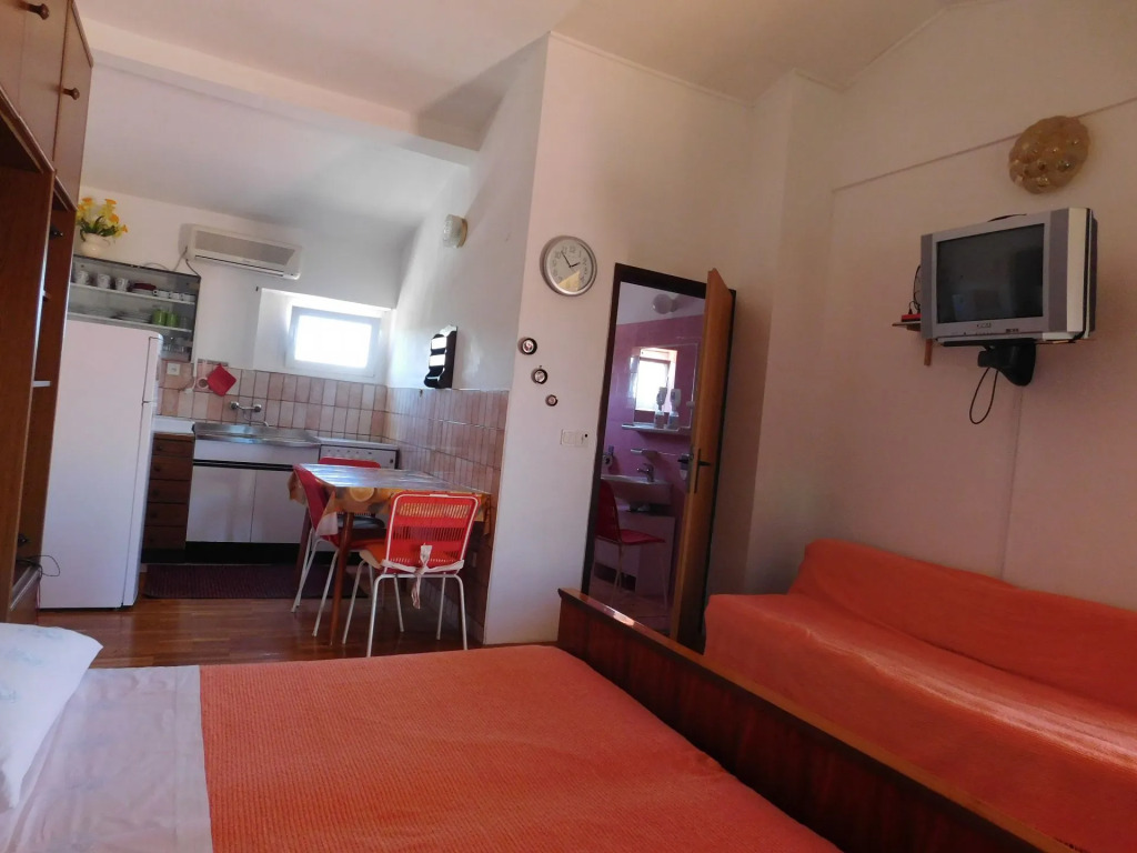 Studio apartment Lado - 230 m from sea: SA3 Muline, Island Ugljan