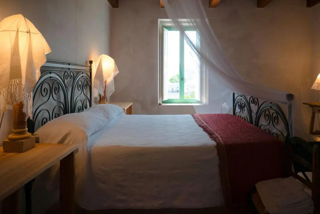 BORGO PETELIA, Casa Centro, Antica abitazione calabrese con giardino, ristrutturata