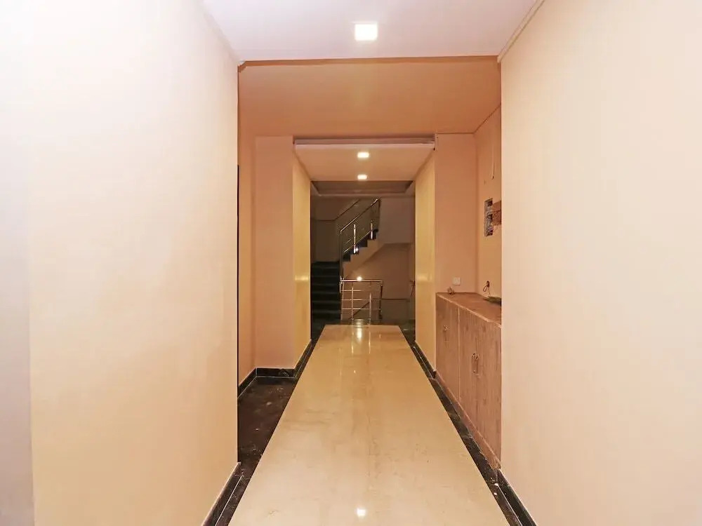 Collection O 74986 Hotel Sky Villas Near Palam Metro Station