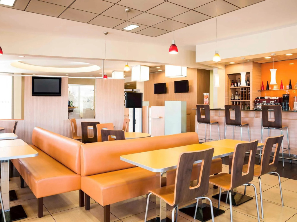 Ibis Como