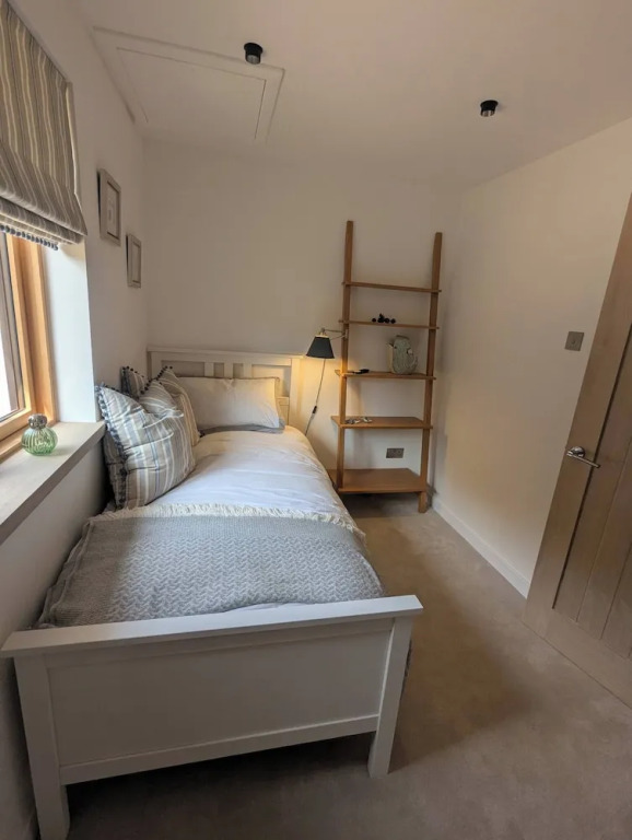 Stylish New Apartment in Central Seaview - 5 Star Comfort!